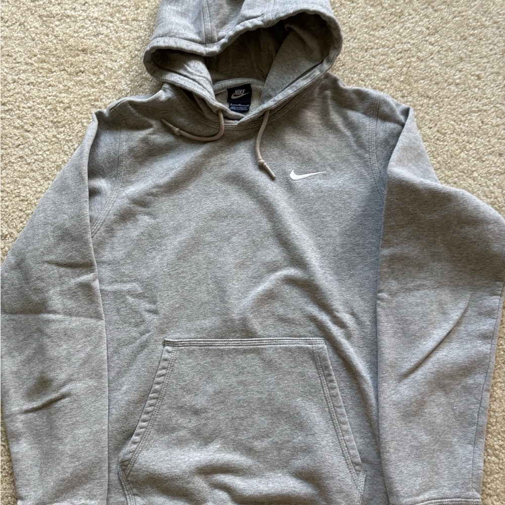 Nike Men's Sportswear Club Fleece Hoodie Gray medium barely used